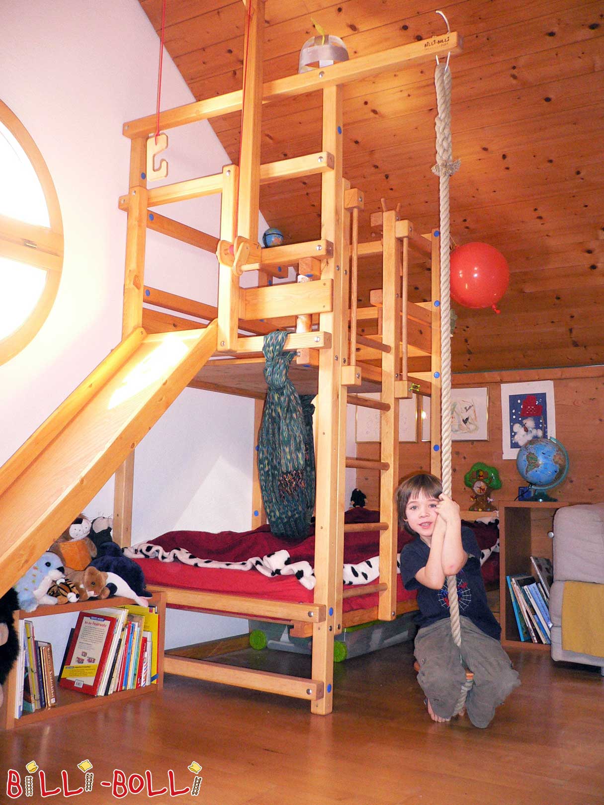 Pitched Roof Bed (Image 2)