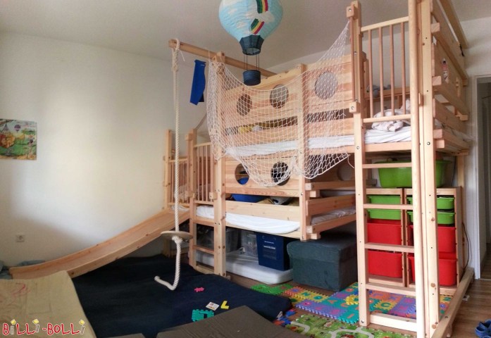 Un letto due-di-sopra, tipo 2B, qui montato più basso (altezze 3 e 5). I … (Letti a castello due-di-sopra)
