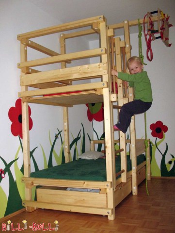 Cienījamā Billi-Bolli komanda, lietus vai saule - mūsu puķu pļavā vienm … (Gulta ar slīpu jumtu)