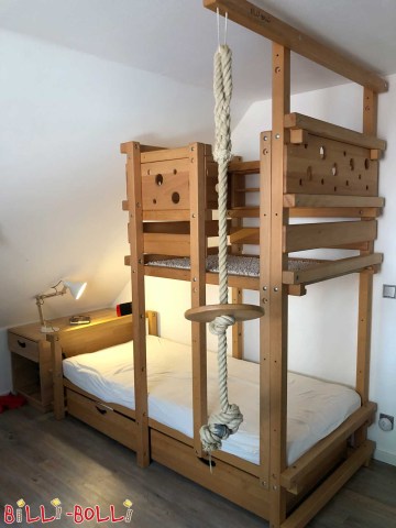 Mūsu gulta ar slīpu jumtu, šeit ar peļu dēļiem. Šeit ir ideāli izmanto … (Gulta ar slīpu jumtu)