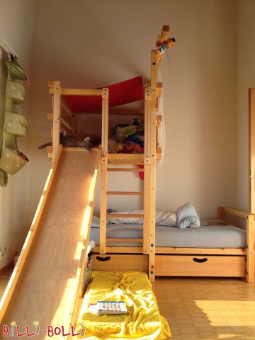 The play area of the Pitched Roof Bed has been equipped with a slide. Both bed … (Pitched Roof Bed)