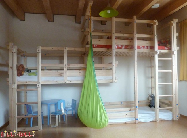 Trivietė dviaukštė 2C tipo lova (¾ poslinkio) iš pušies. Kliento pagei … (Trivietės dviaukštės lovos)