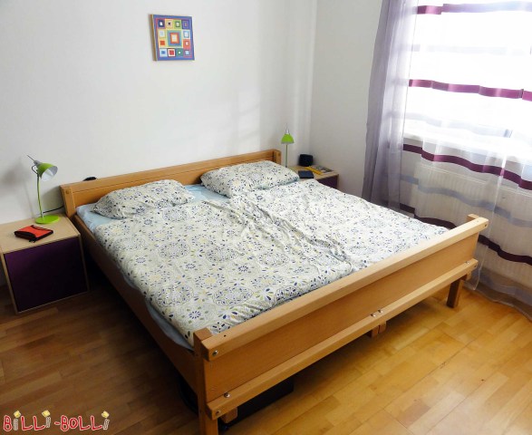 Foreldrenes dobbeltseng i en tidligere versjon (med lav sengegavl). (Dobbeltseng for foreldre)