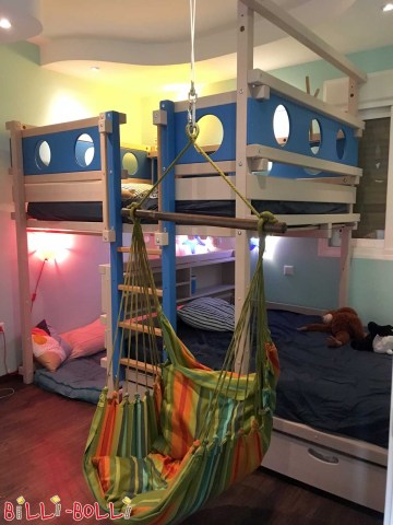 A Bunk Bed Laterally Staggered lacquered in white. At the customer’s r … (Bunk Bed Laterally Staggered)