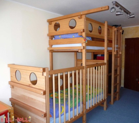 This Bunk Bed Laterally Staggered is custom-built. (Bunk Bed Laterally Staggered)
