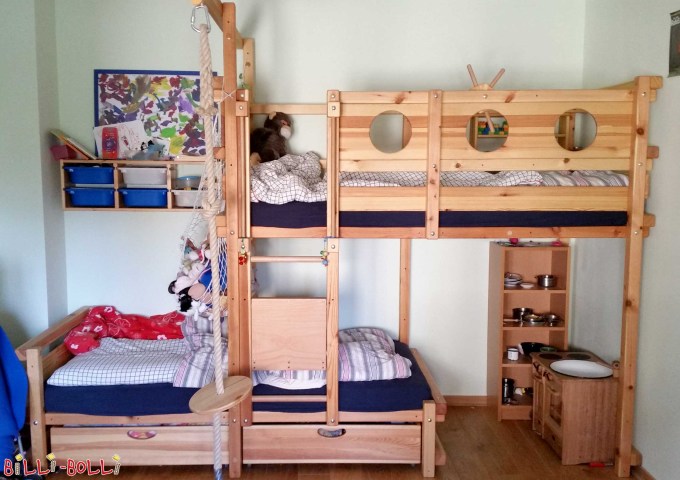 The Bunk Bed Laterally Staggered is made of untreated pine. It fits perfectly … (Bunk Bed Laterally Staggered)