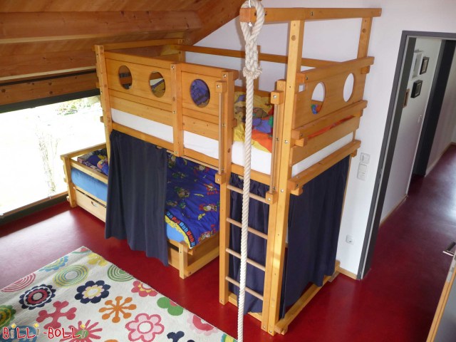 The swing beam, by default positioned in the centre, has been moved to the … (Bunk Bed Laterally Staggered)