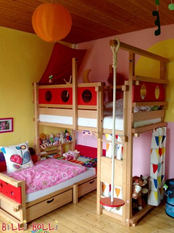 Køjesengen over hjørnet er en pladsbesparende løsning, hvor et hjørne i rum … (Køjeseng-over-hjørne)