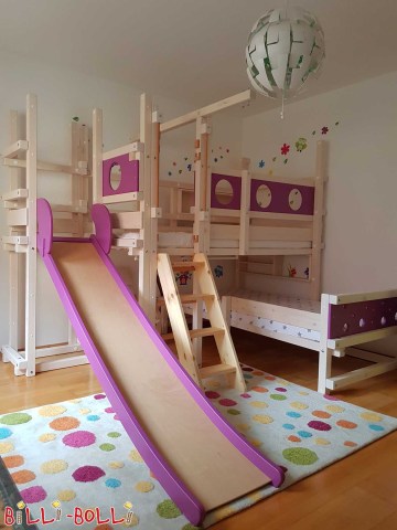 À la demande du client, la barre de suspension de ce lit superposé d’angle a é … (Lit superposé d’angle)