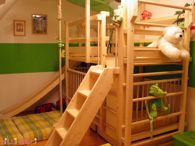 Poschodová posteľ so šmýkacou vežou a šmykľavkou, detskými bránkami, šikmým r … (Poschodová posteľ)