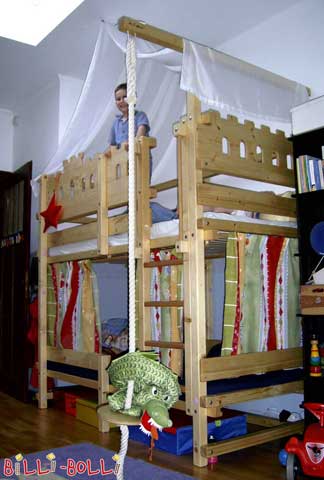 The new Knight’s Castle provides shelter from wild animals sneaking around i … (Bunk Bed)