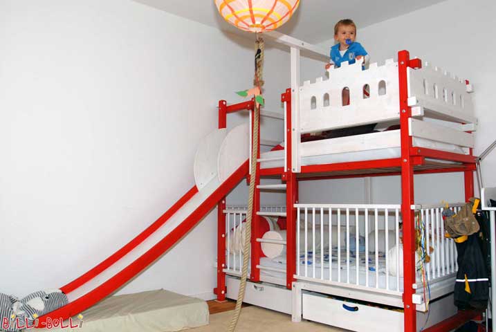 baby bed with slide