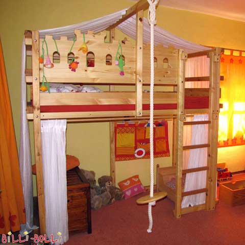 Podkrovná posteľ ako rytiersky hrad, pre malých rytierov a princezné (Vysoká posteľ rastúca s dieťaťom)