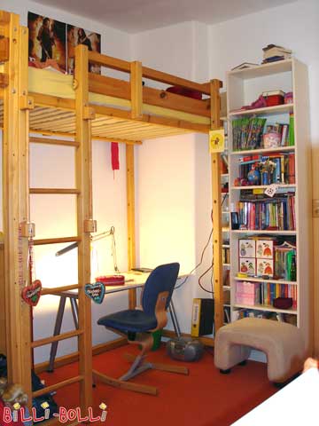 Student loft bed with desk below: very high loft bed for teenagers and adults (Students’ Loft Bed)