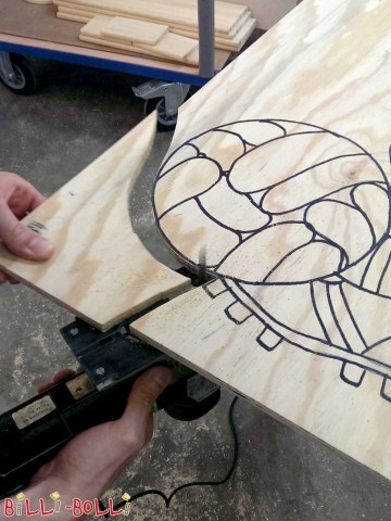 Steg 5: Såga ut en figur (Figurer för trafiklugnande)