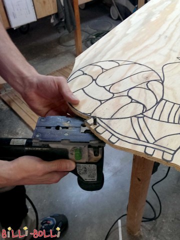 Steg 5: Såga ut en figur (Figurer för trafiklugnande)