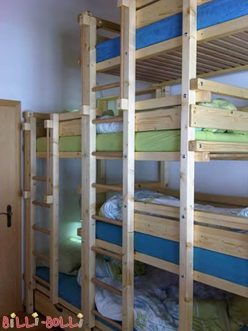 Un letto a sbalzo per quattro. (Letto a castello a sbalzo per quattro)