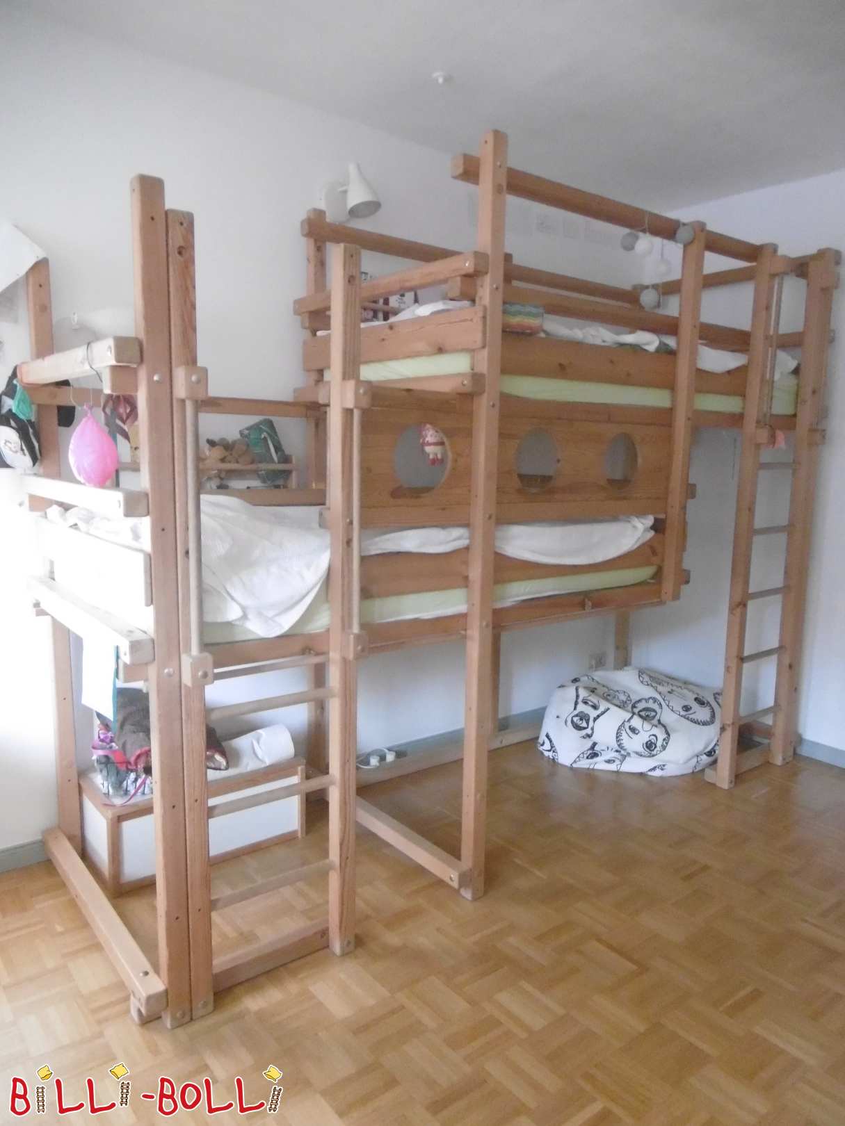Farklı montaj yüksekliklerine sahip her iki üst yatak (Kategori: Her iki üst ranzalar kullanılmış)