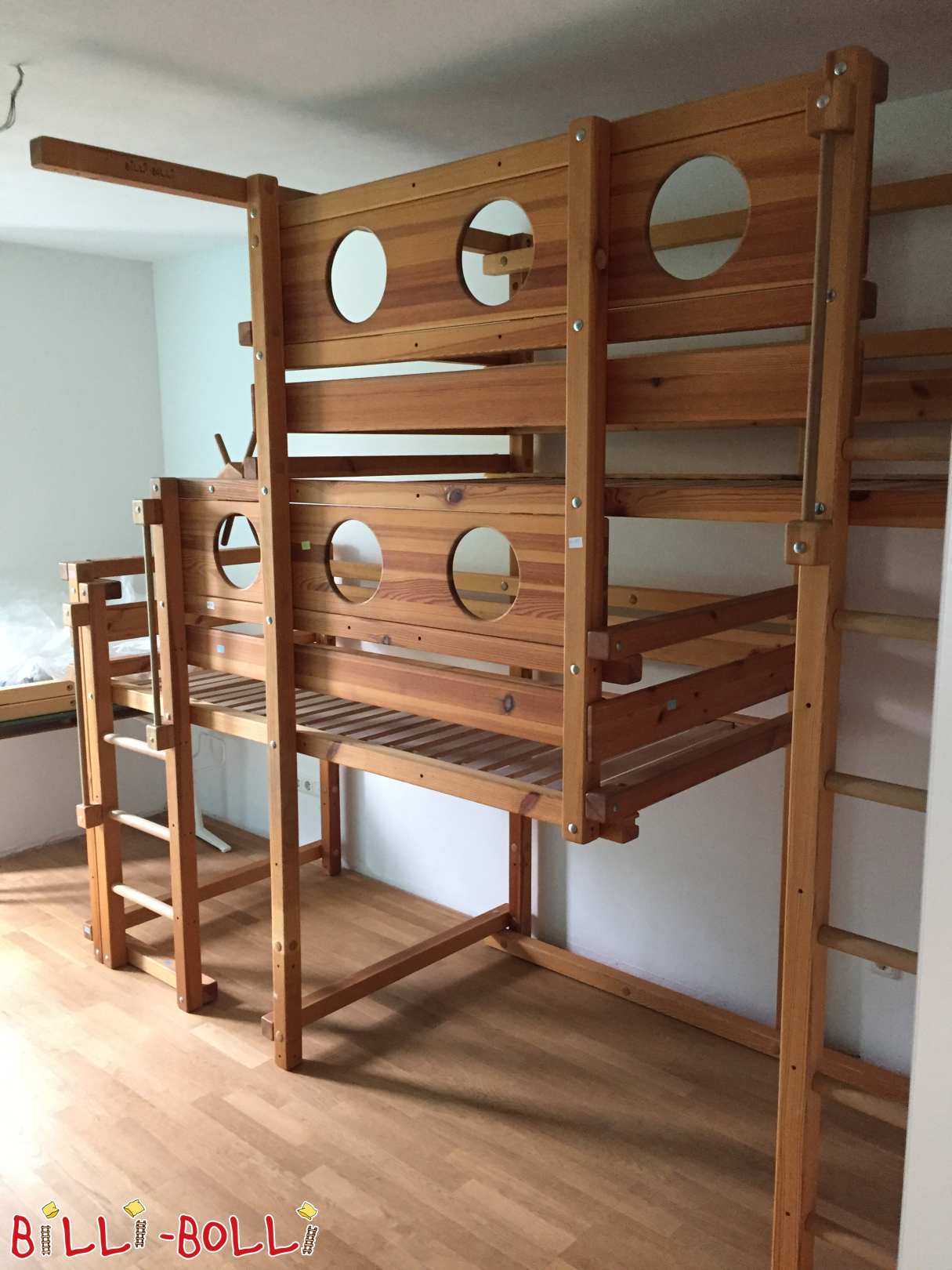 Cama de dois tampos deslocada para o lado em pinho (Categoria: Beliches de dois níveis usados)