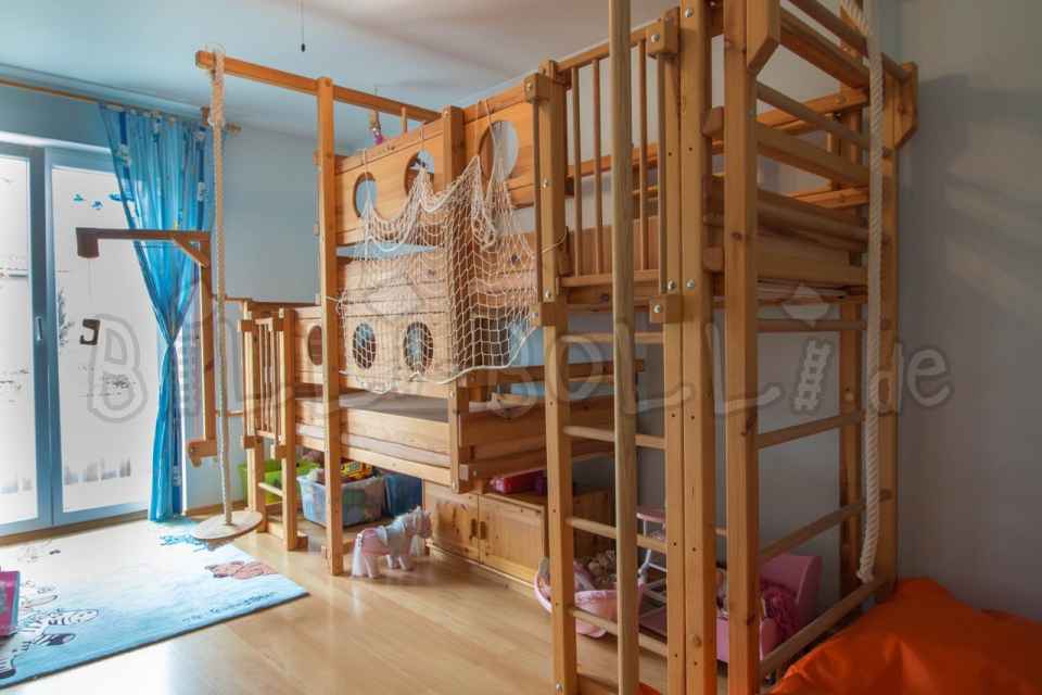Ambas camas superiores (Categoría: muebles infantiles segunda mano)