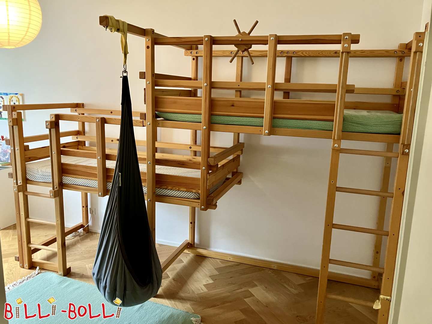 Krevet na sprat, sa pomeranjem u stranu od 3/4, uljani bor, u Darmštatu (Kategorija: Oba gornja kreveta na sprat korišćena)