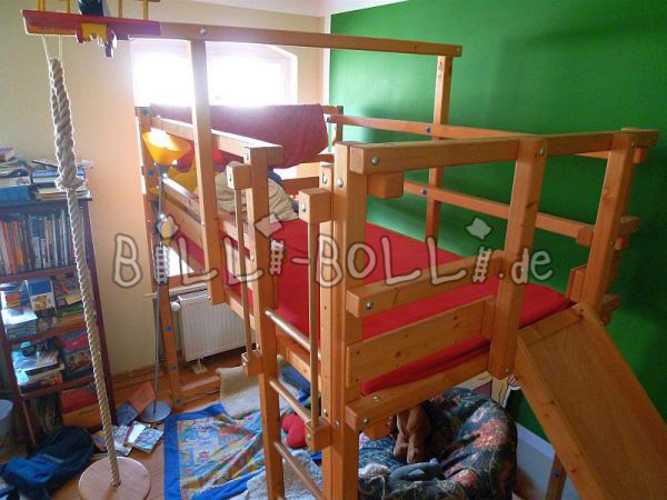 പൈറേറ്റ് സ്വിംഗ് ഉള്ള കുട്ടികളുടെ തട്ടിൽ കിടക്ക (വിഭാഗം: ലോഫ്റ്റ് ബെഡ് ആവശ്യമാണ്)