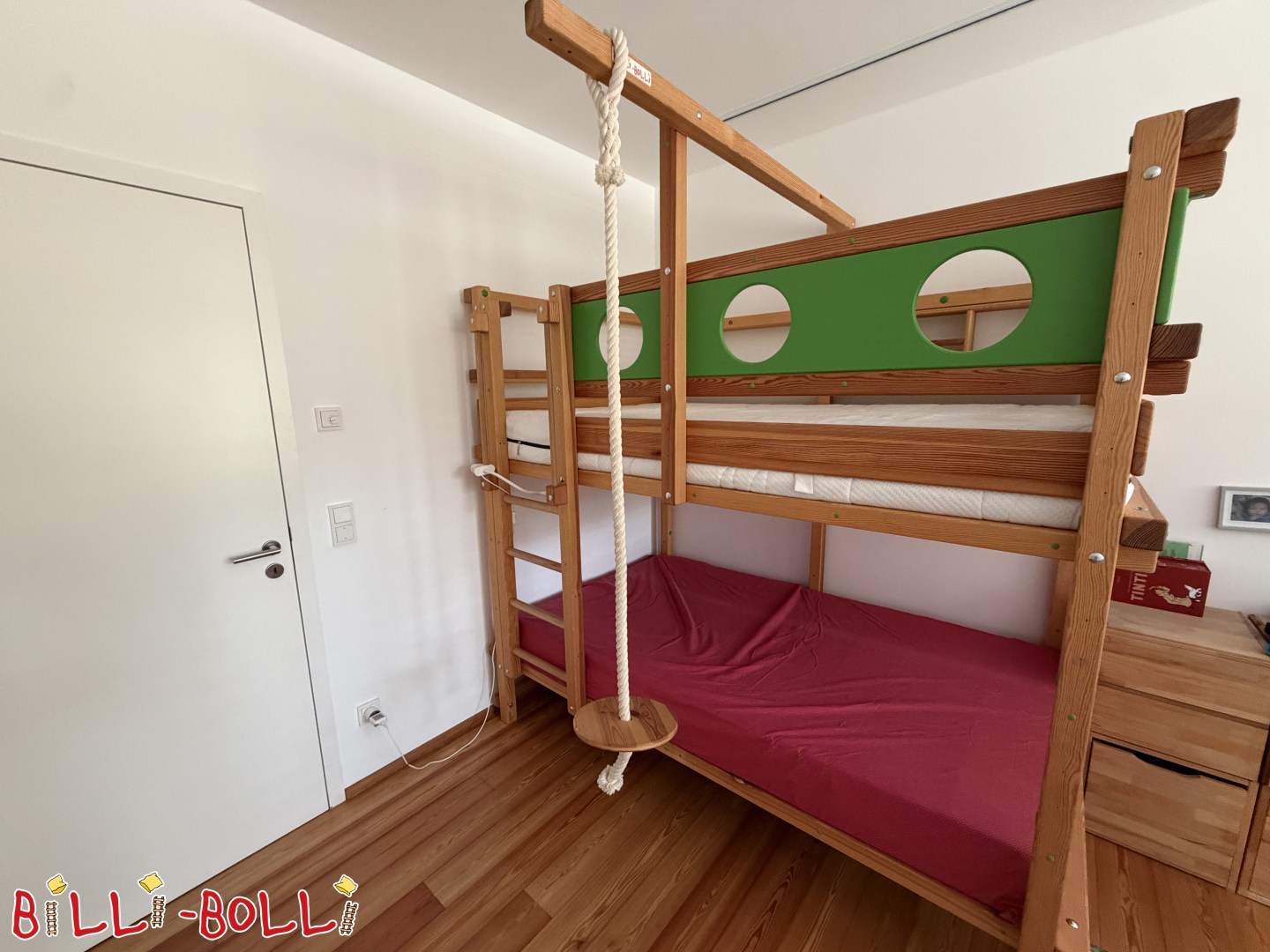 Reklamm 5734: Billi-Bolli Etagenbett 120×200, inklusiv 2 Matratzen a Zousatzdeeler Billi-Bolli Etagenbett 120×200, inklusiv 2 Matratzen a Zousatzdeeler (Kategorie: gebrauchte Accessoiren/Zousätz)