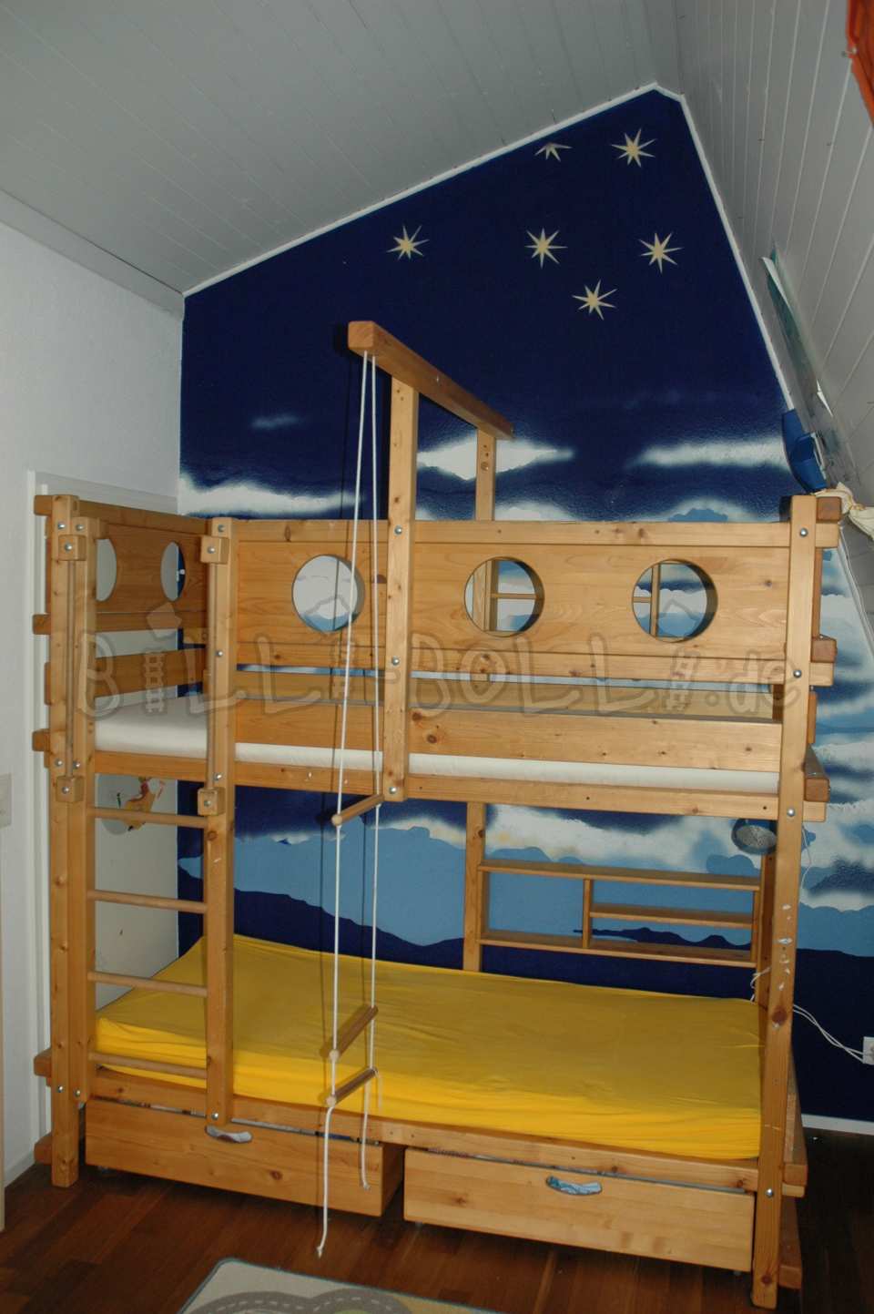 Billi-Bolli poschodová posteľ, 90 x 200 cm, olejovaný voskovaný smrek (Kategória: Poschodová posteľ použitá)