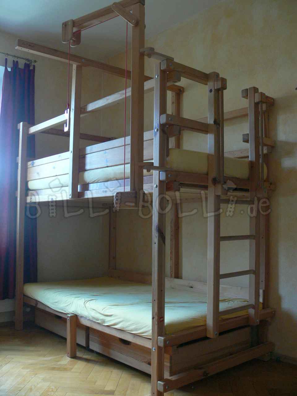 Billi-Bolli emeletes ágy, fenyő kezeletlen (Kategória: Emeletes ágy használt)