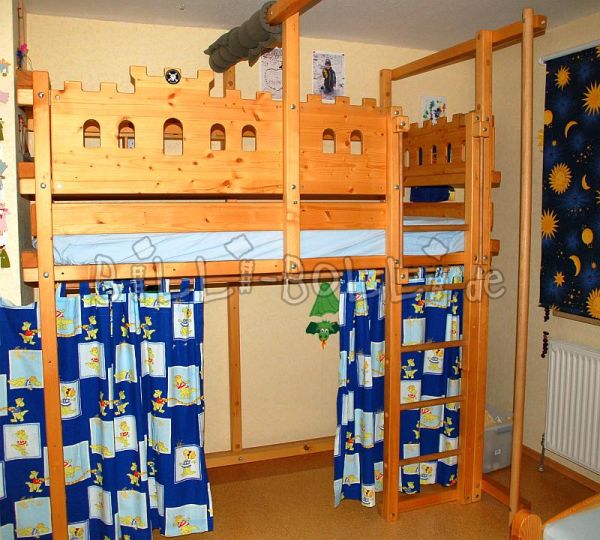 Billi-Bolli Knight pilies palėpės lova (Kategorija: Vaikiškos lovos ir lovos su gultais, skirtos vaikams ir paaugliams: Naudojama palėpės lova)