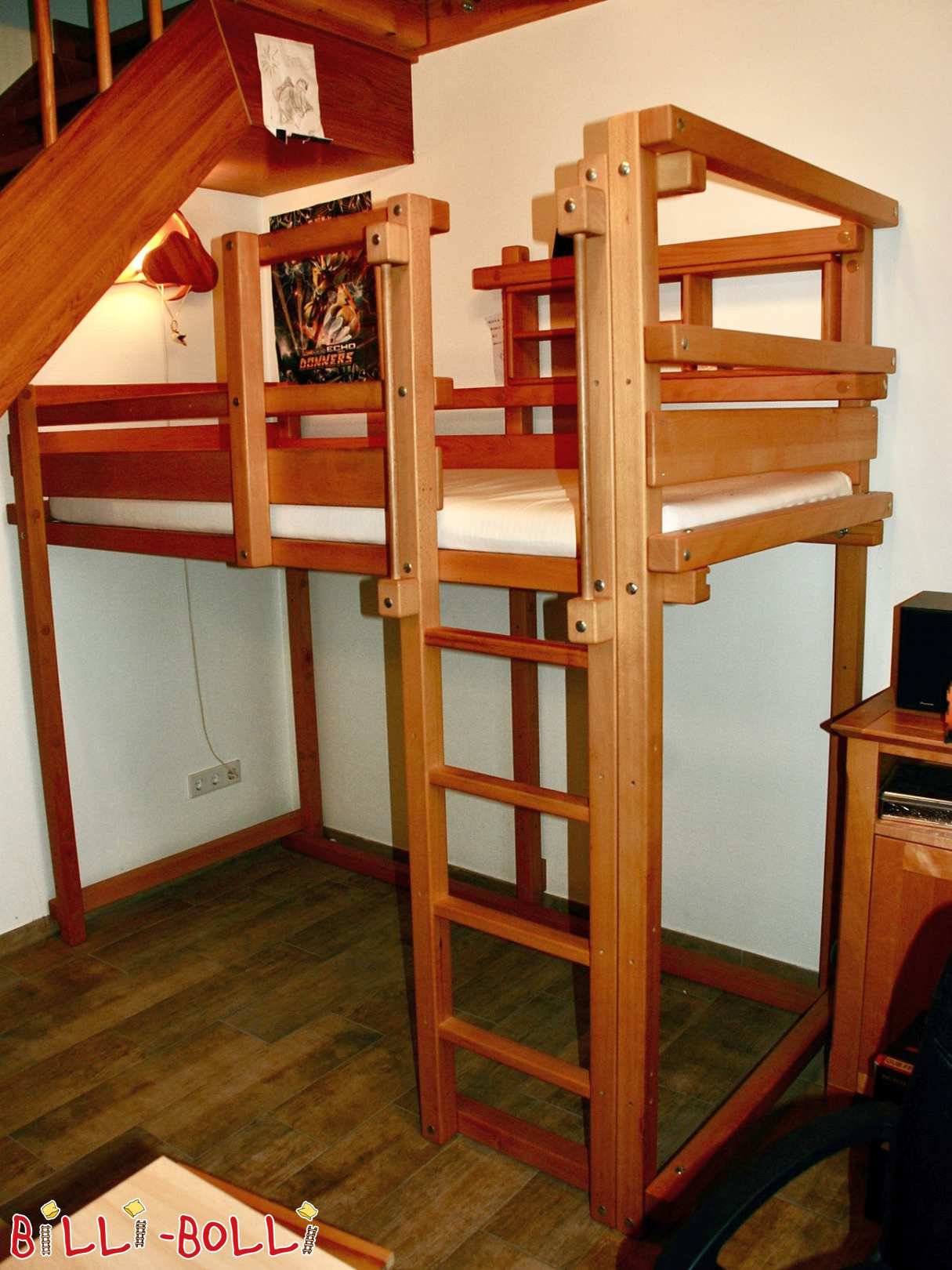 Pochyłe łóżko na poddaszu 90X200 cm buk z olejowosem (Kategoria: Używane łóżko na poddaszu)