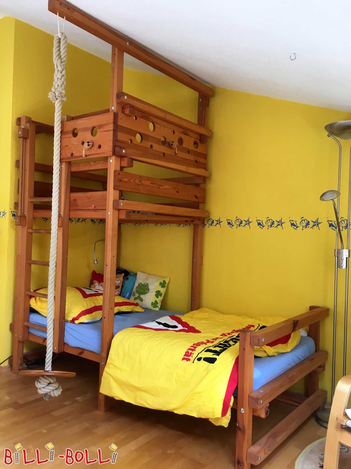 Schuin dakbed, 90 x 200 cm, honingkleurig geolied grenen (Categorie: bed onder schuin dak gebruikt)