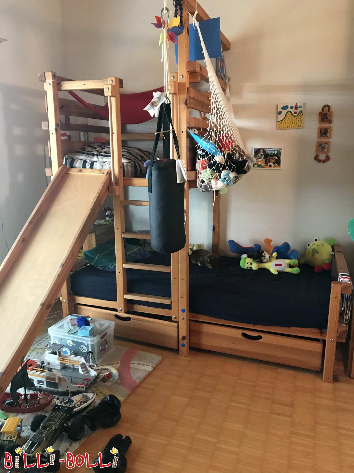 Letto inclinato in pino a Buchberg (Svizzera) (Categoria: letto per soffitto inclinato usato)