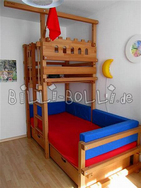 Sloping roof bed in beech (Category: second hand kids’ bed)