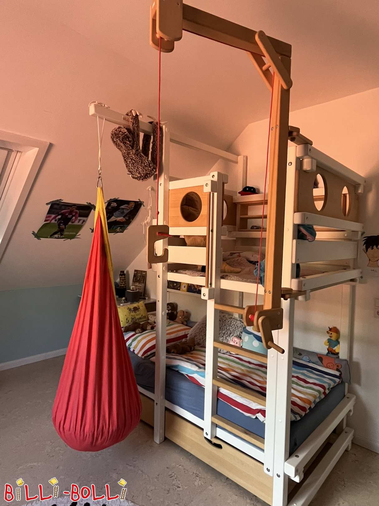 Cama de teto inclinado com conjunto de vigias, faia lacada a branco (Categoria: Cama de teto inclinado usado)