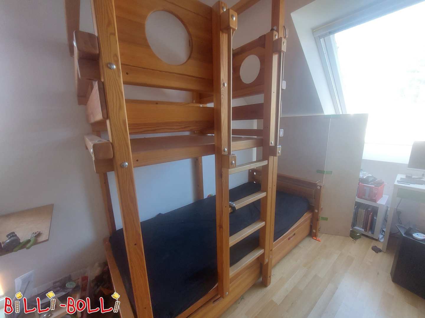 Šikmá strešná posteľ s poschodovými doskami a zásuvkami na posteľ v Mníchove (Kategória: Šikmé strešné lôžko použité)