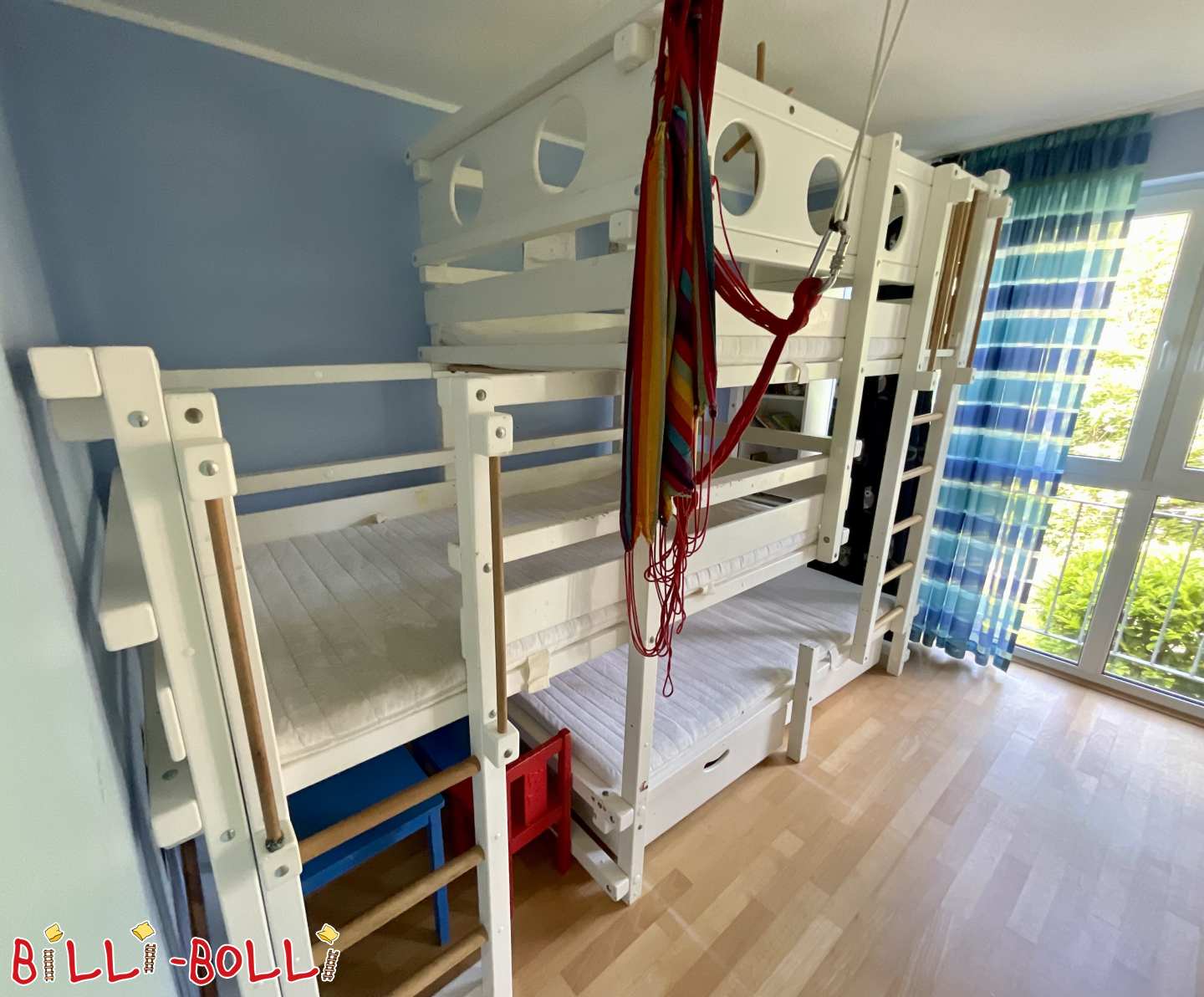 Þríþætt rúm af gerð 2B 100x200 cm, furuhvítlakkað, með fylgihlutum (Flokkur: Þriggja manna kojur notuð)