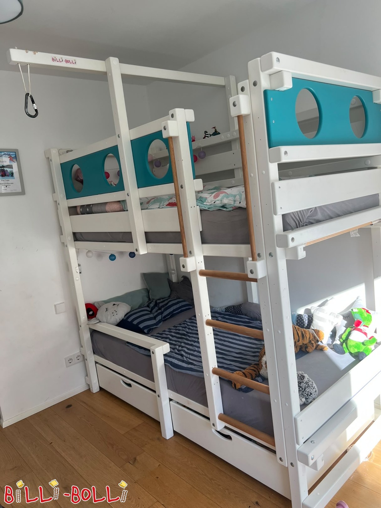 Reklamm 5754: Etagenbett 90x200 wäiss/türkis – Luken, Stauraum ënner dem Bett & ophängend Hüttchen Etagenbett 90x200 wäiss/türkis – Luken, Stauraum ënner dem Bett & ophängend Hüttchen (Kategorie: Loftbett mat Armaufleeën a Leeder, gebraucht)