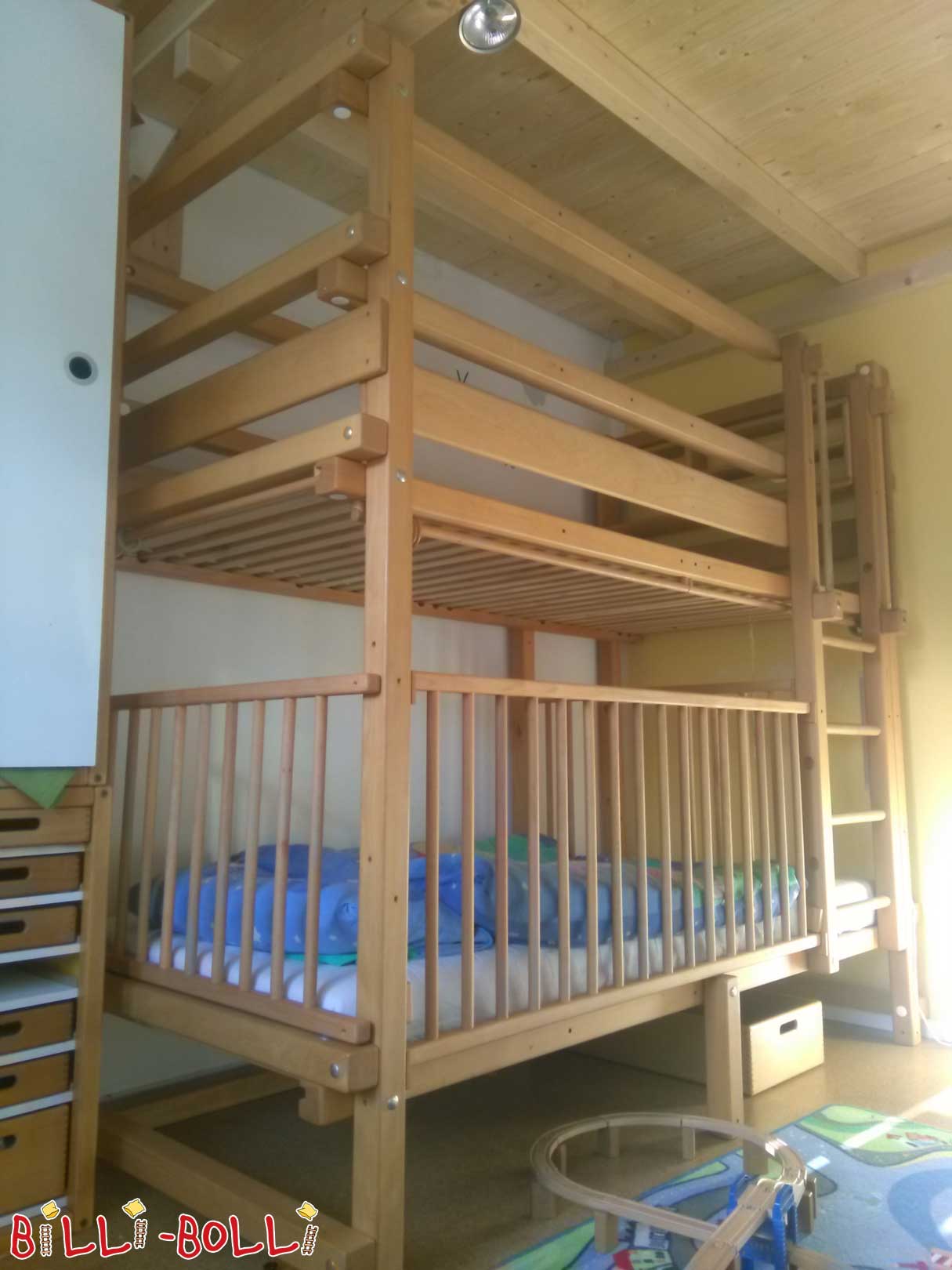 Bunk bed (90x200cm) in beech with integrated cot (Category: second hand bunk bed)