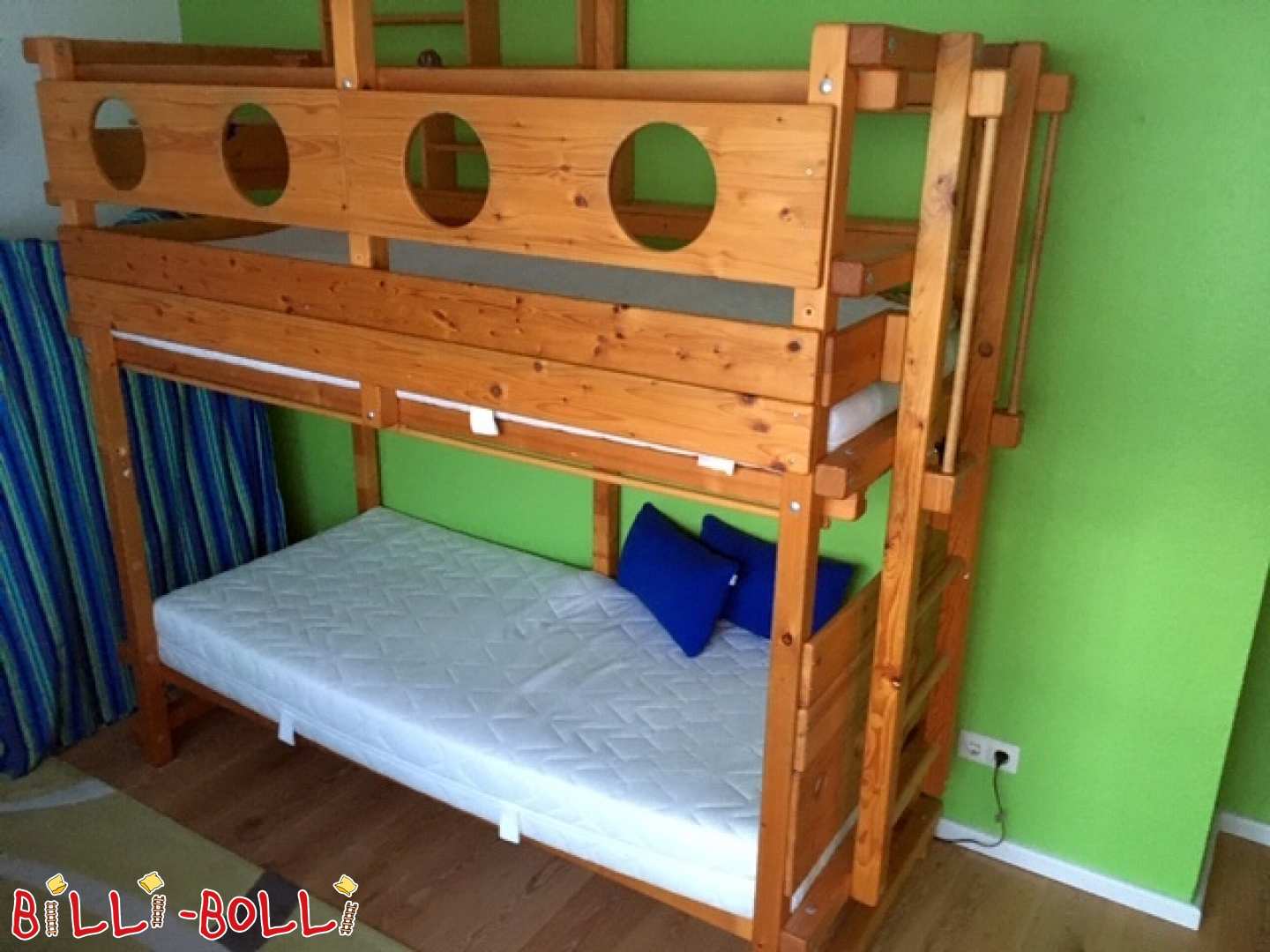 Dviaukštė lova iš eglės Rytų Fryzijoje (Kategorija: Naudojama dviaukštė lova)