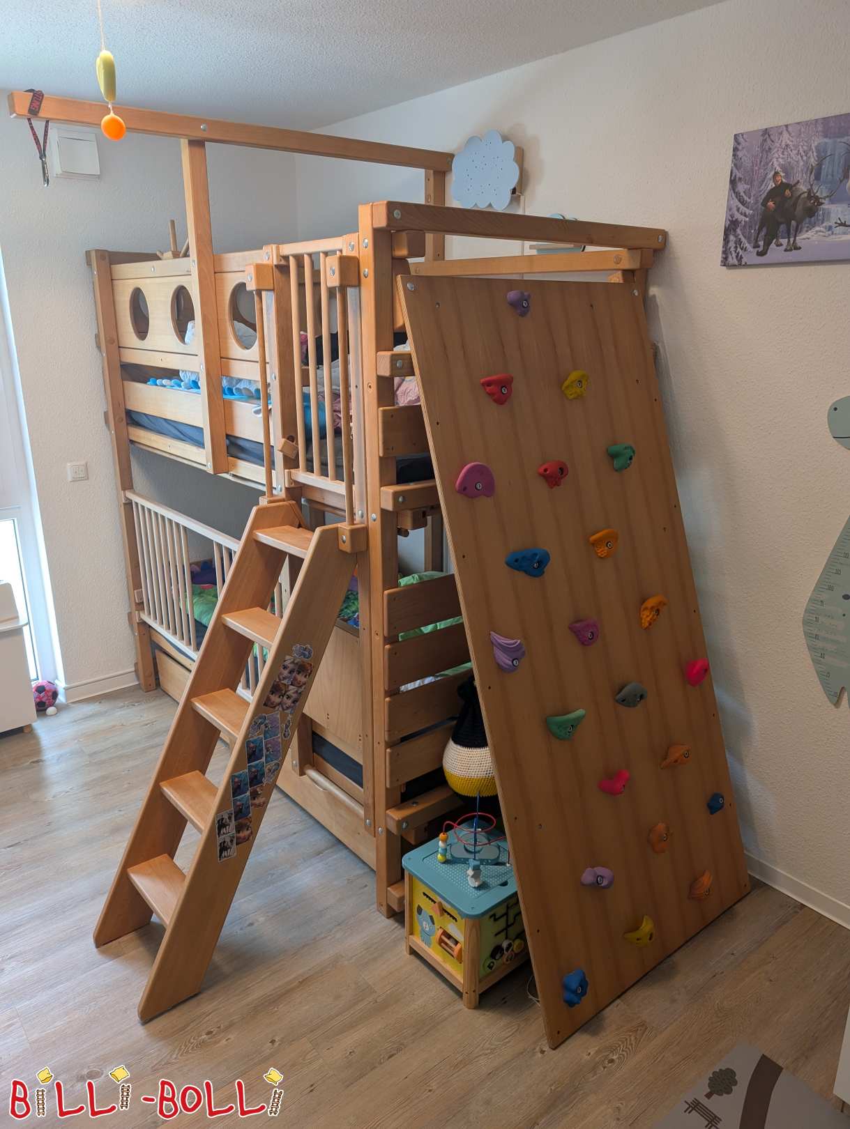 Koja úr olíubornu beyki með fjölbreyttum fylgihlutum (Flokkur: Koja notuð)