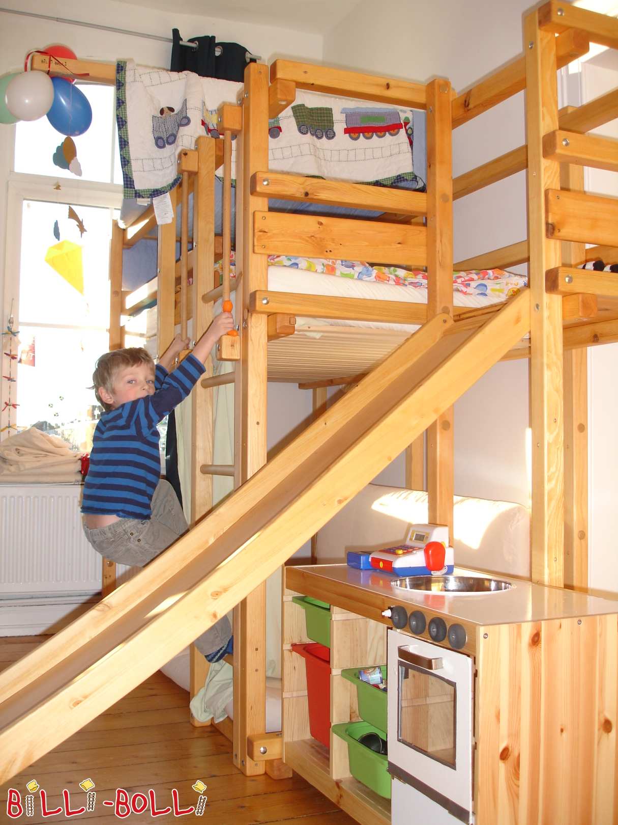 Parvisänky 2 lapselle 100x200cm, mäntyöljytty liukumäellä ja tornilla (Luokka: Lapsen mukana kasvava parvisänky käytettynä)
