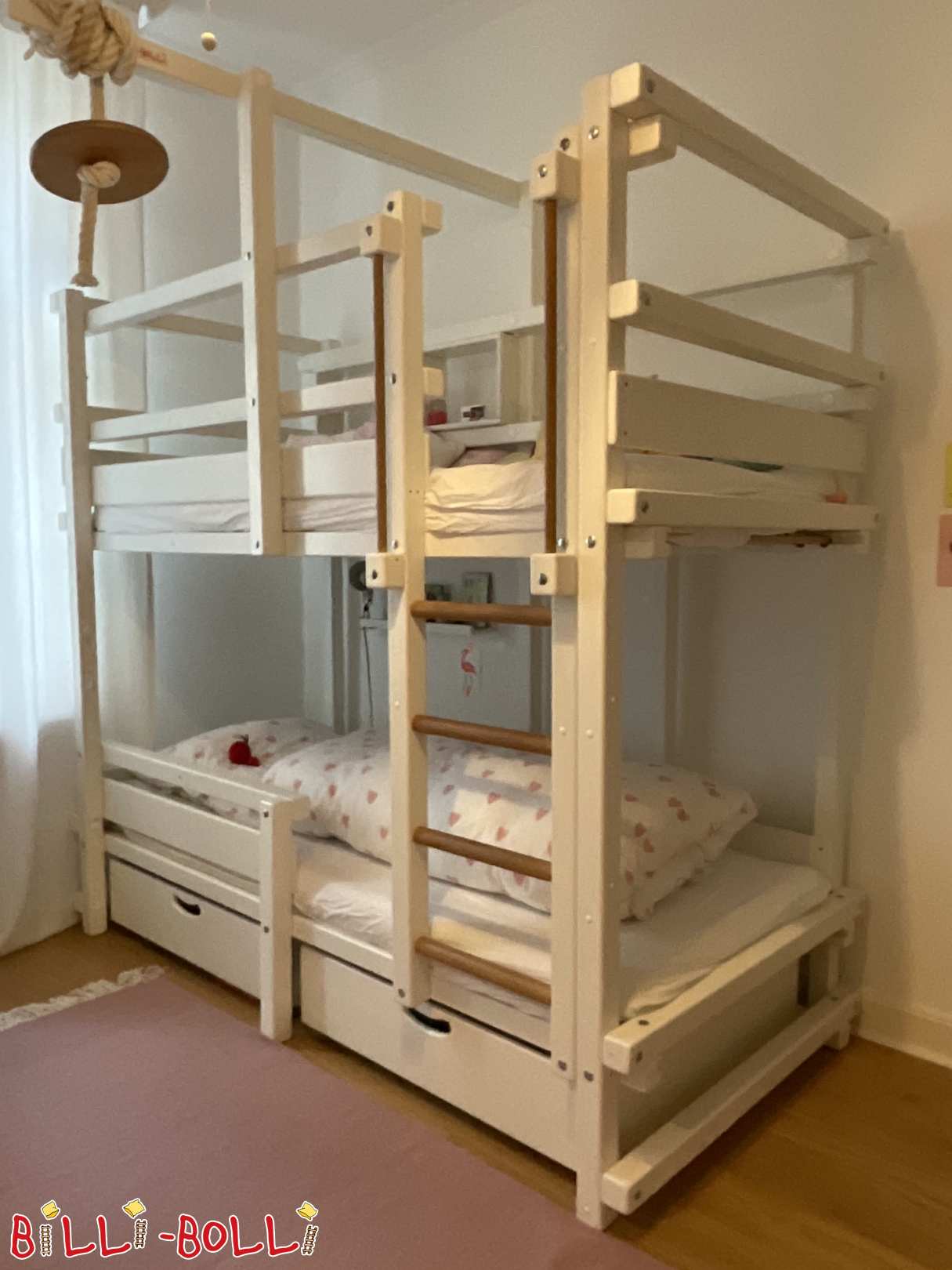 ਚਿੱਟੇ ਰੰਗ ਦਾ ਬੰਕ ਬੈੱਡ, 90x200 ਸੈਂਟੀਮੀਟਰ, ਦੋ ਬੈੱਡ ਡੱਬਿਆਂ ਦੇ ਨਾਲ, ਚੜ੍ਹਨ ਵਾਲੀ ਰੱਸੀ, ਆਦਿ। (ਸ਼੍ਰੇਣੀ: ਬੰਕ ਬੈੱਡ ਵਰਤਿਆ ਗਿਆ)