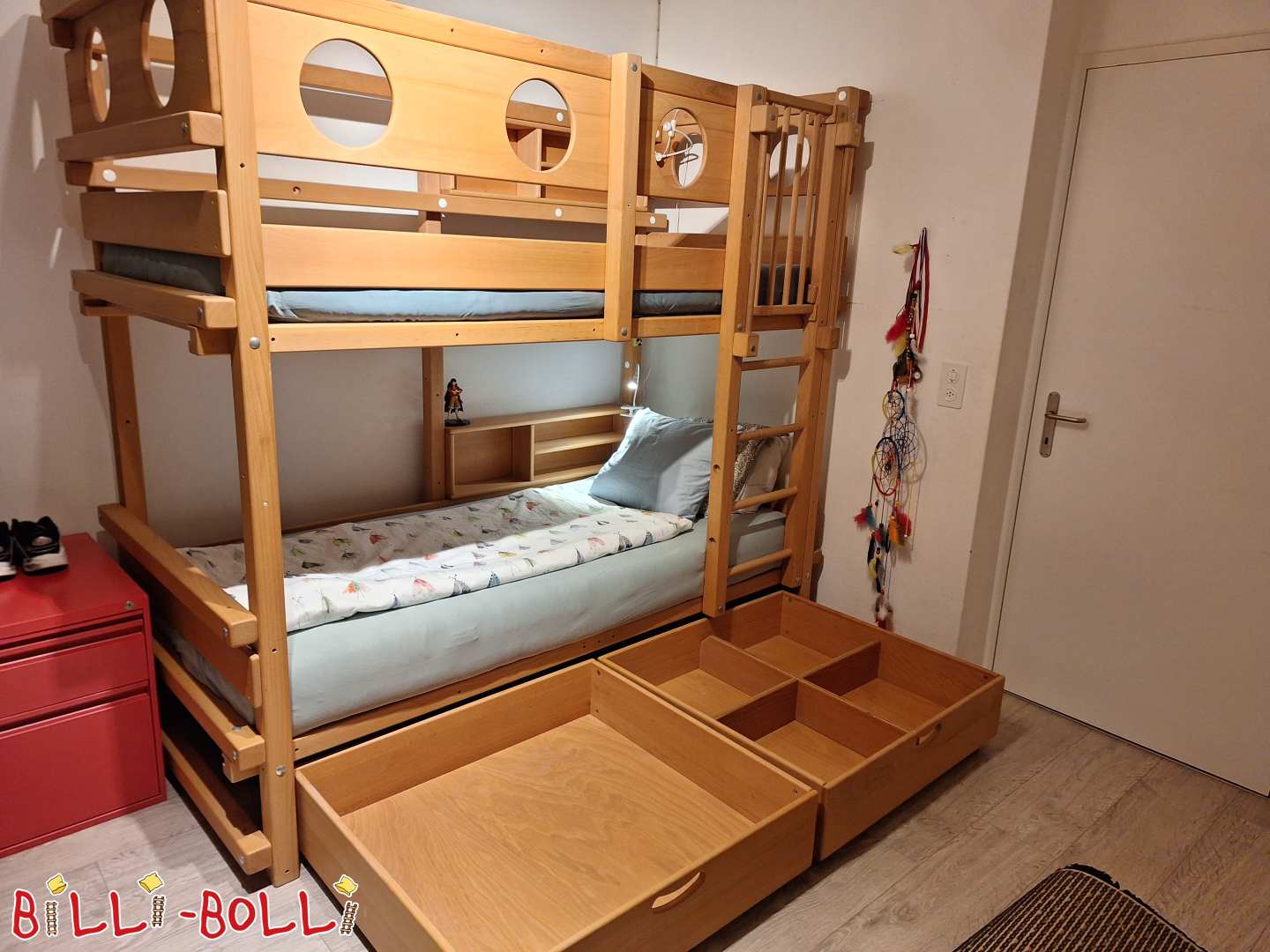 Cama apilable en Zúric, Suíza; de bidueiro aceitado e encerado; comprada nova en 2017 (Categoría: Leito apilable de segunda man)