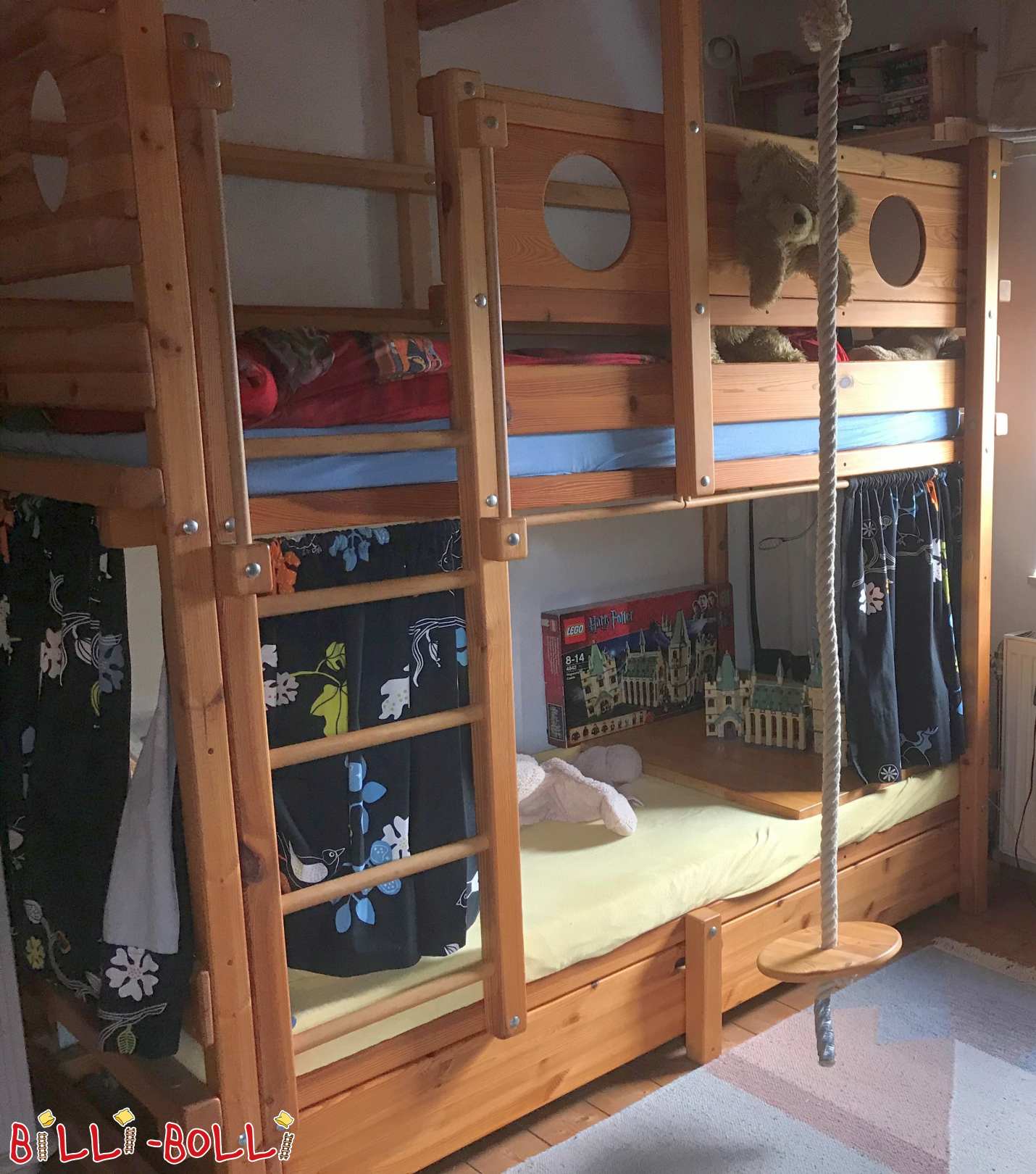 سرير بطابقين بما في ذلك سرير درج سرير صنوبر مشمع بالقرب من نورمبرغ (باب: سرير علوي مستعمل)