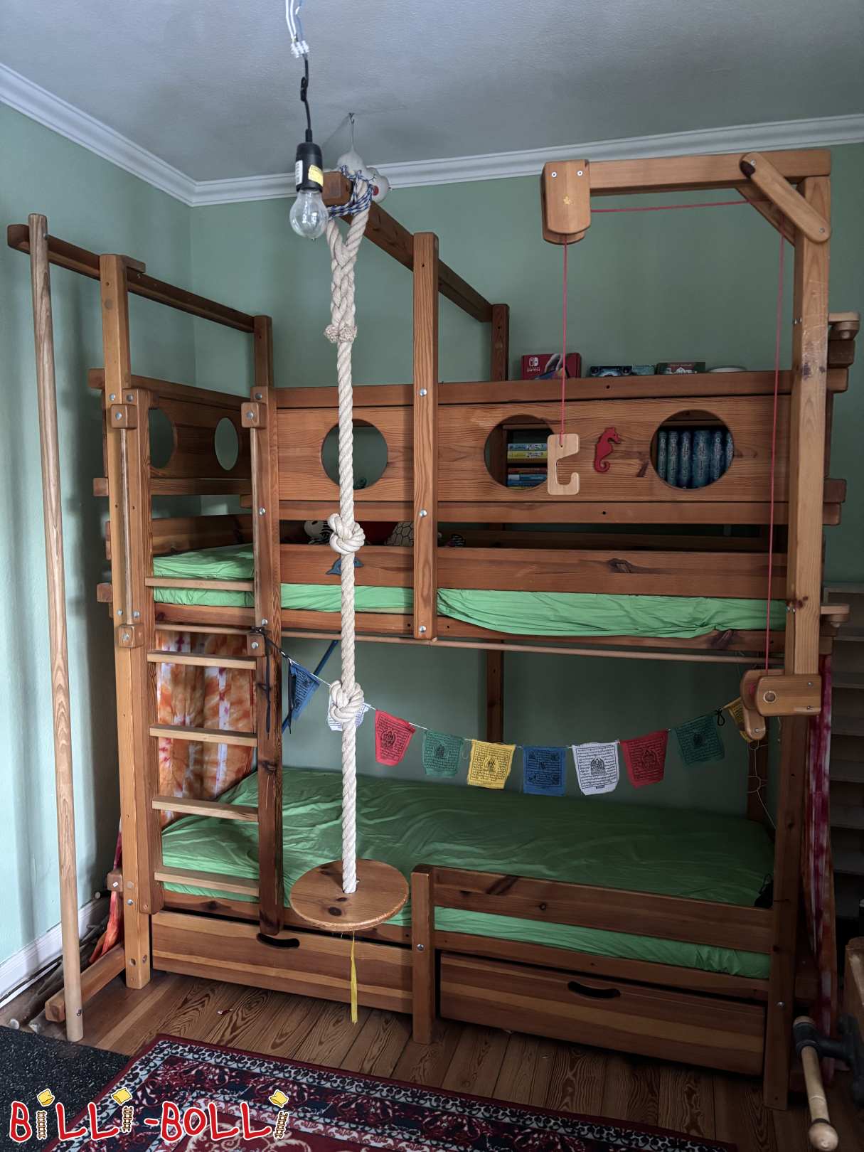 Ad 7060: Bunk bed, waxed/oiled pine with fireman's pole and crane Bunk bed, waxed/oiled pine with fireman's pole and crane (Category: Accessories/extension parts pre-owned)