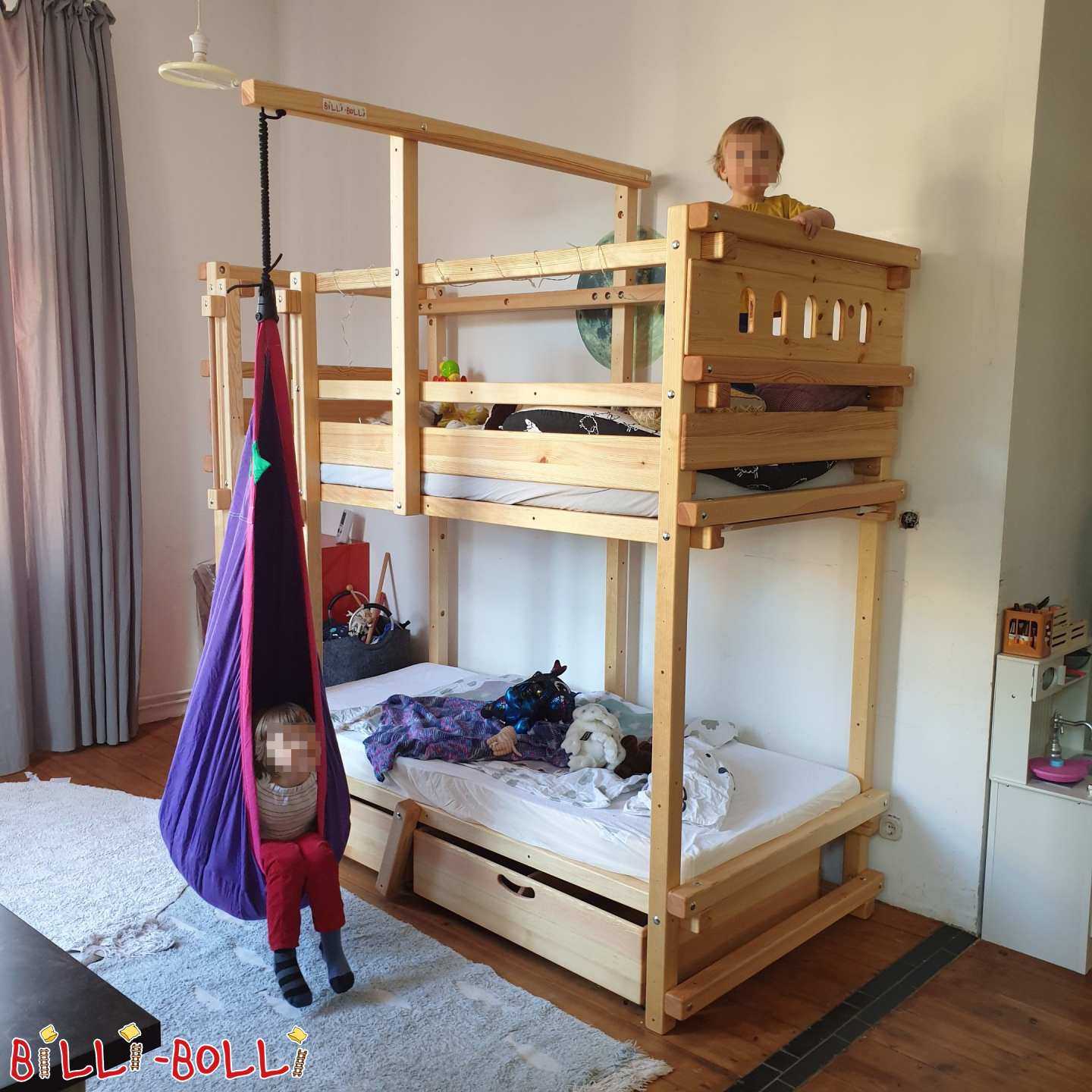 Oglas 7042: Kata krevet s ladicama za pohranu i visećom vrećom Kata krevet s ladicama za pohranu i visećom vrećom (Kategorija: Polovan Kajkasti krevet)