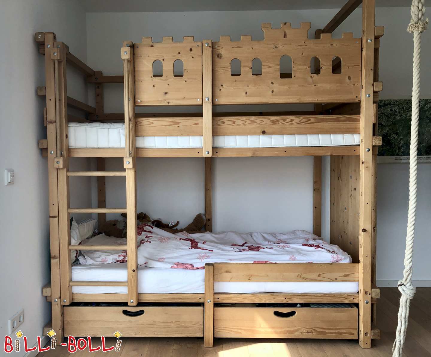 Etagebett mat Kloteren Seel, Klotermauer a Buergbrett aus natierleche Pinien (Kategorie: Heisch Bett benotzt)