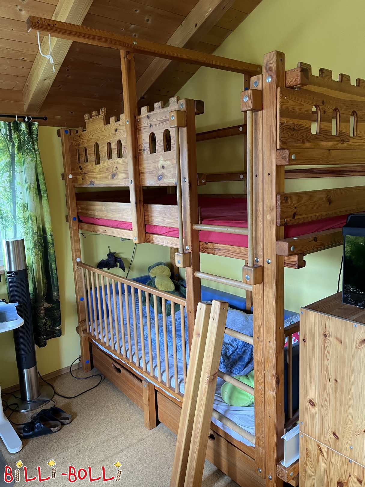 Divstāvu gulta ar bruņinieku pils apdari un režģi (Kategorija: Divstāvu gulta used)