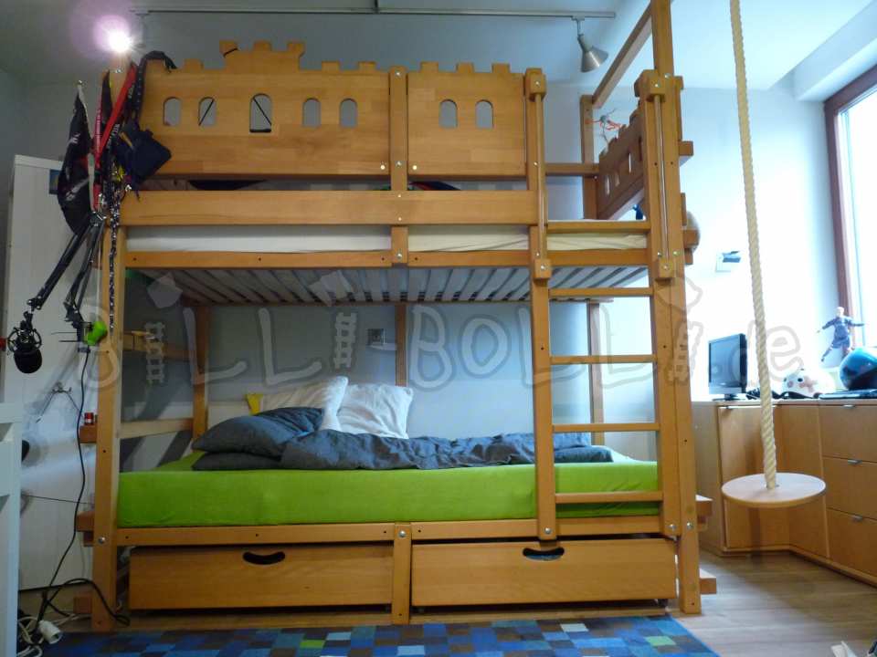 Bunk bed with knight's castle boards (Category: second hand bunk bed)